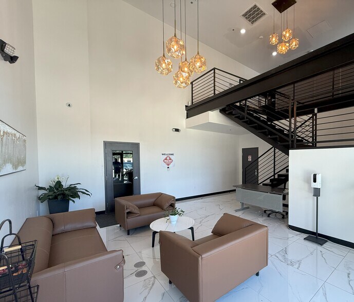 More Photos Of 282 W Hudson Rd, Rogers Flex For Lease