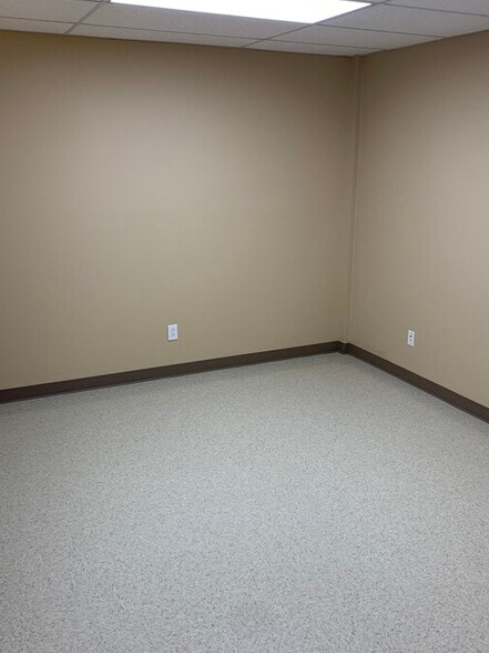More Photos Of 4849 Lafin Rd, Beaumont Warehouse For Lease