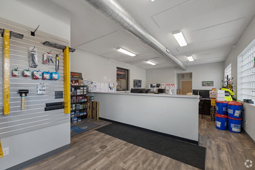 More Photos Of 252-262 Depot Rd, Milford Light Distribution For Lease