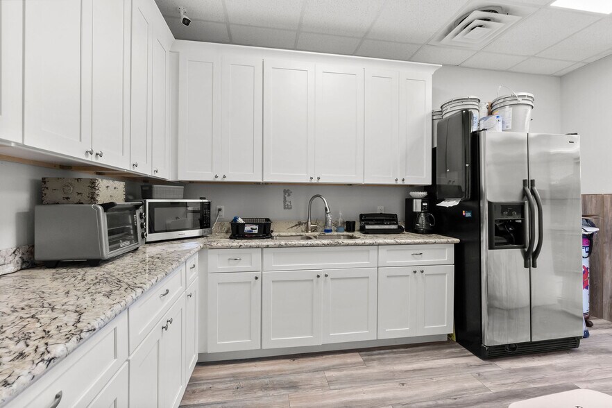 More Photos Of 525 Woodland Square Blvd, Conroe Coworking Space