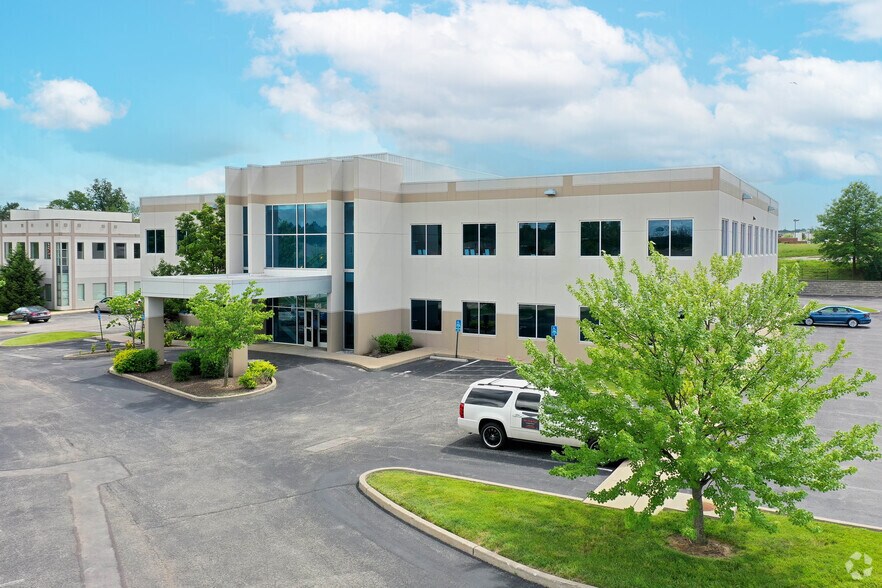 More Photos Of 856 Waterbury Falls Dr, O'Fallon Office For Sale