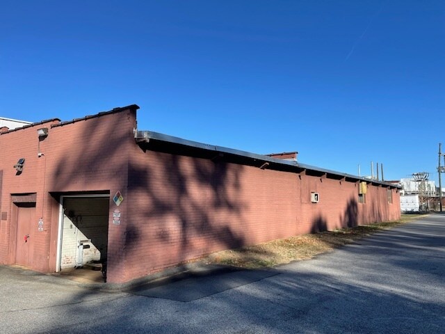 More Photos Of 2701 S Main St, Salisbury Warehouse For Lease
