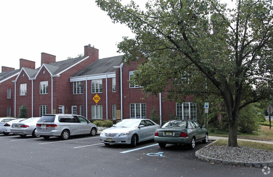 More Photos Of 812-824 Courtyard Dr, Hillsborough Medical For Lease