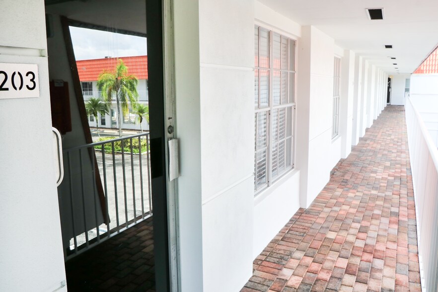 More Photos Of 721 Us Highway 1, North Palm Beach Office For Sale