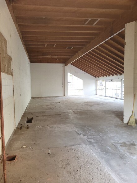 More Photos Of 2934 E Coast Hwy, Corona Del Mar General Retail For Sale