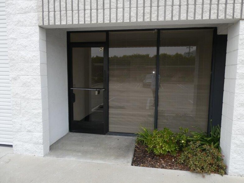 More Photos Of 787 W Woodbury Rd, Altadena Warehouse For Lease