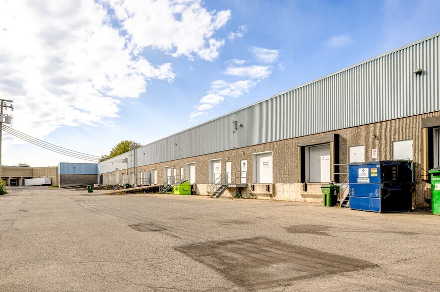 More Photos Of 80-150 Av Lindsay, Dorval Warehouse For Lease