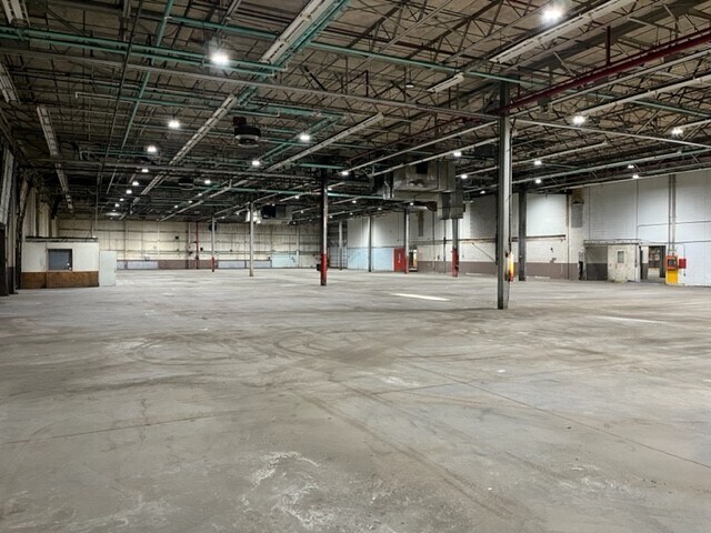 More Photos Of 10500 W Reno Ave, Oklahoma City Manufacturing For Lease