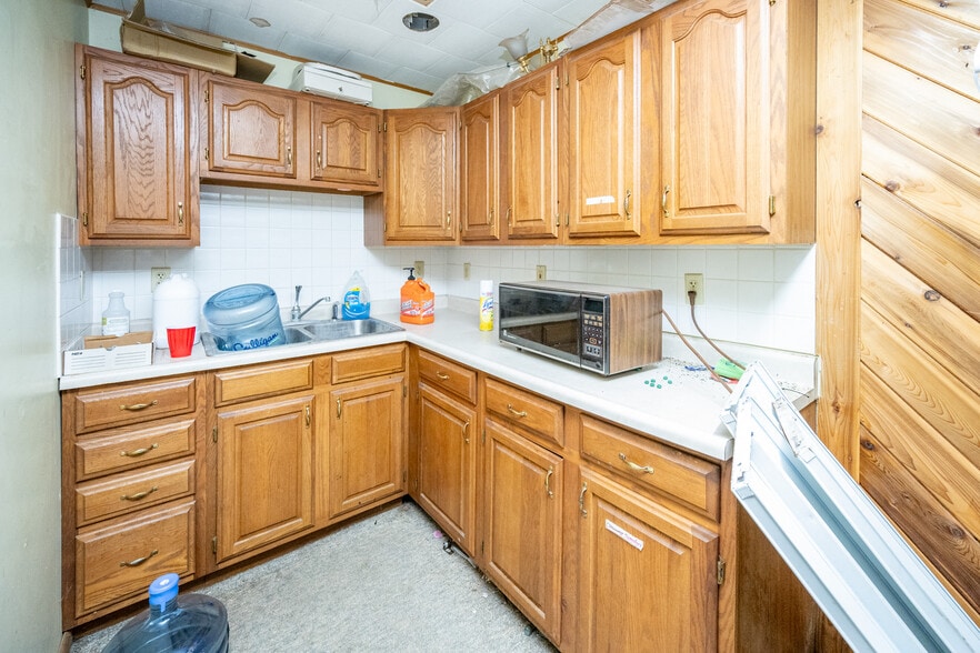 More Photos Of 19530 Garrett Hwy, Oakland Freestanding For Sale