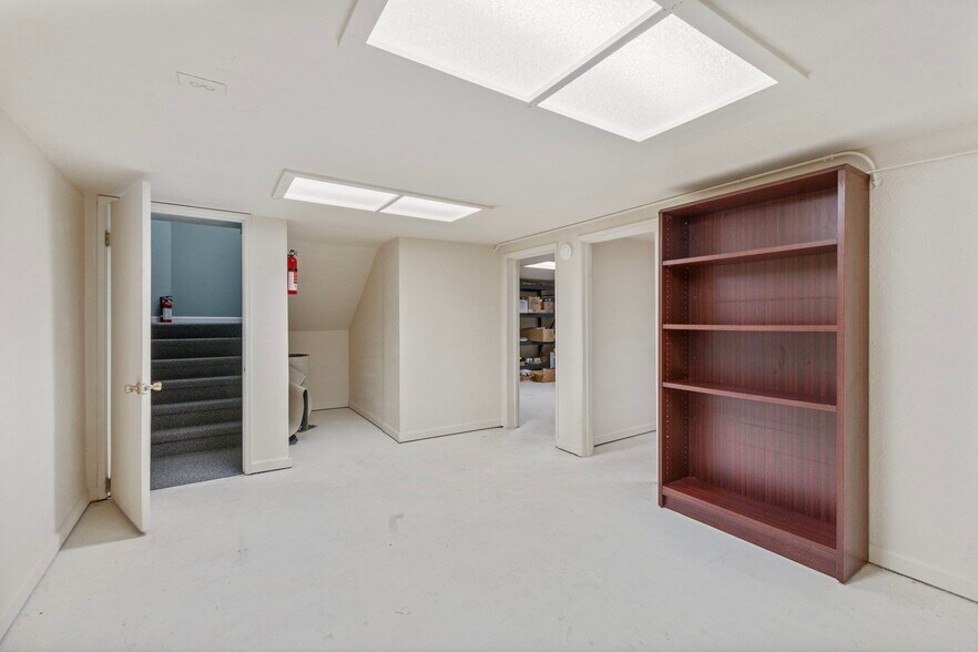 More Photos Of 17512 66th Ave Ct E, Puyallup Office For Sale