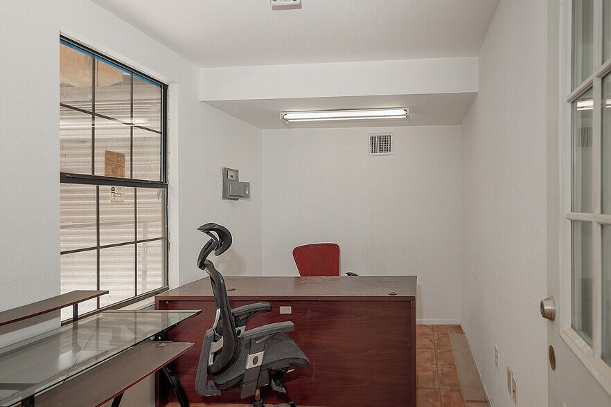 More Photos Of 1406-1420 Telephone Rd, Houston Showroom For Lease