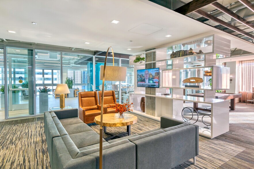 More Photos Of 200 W Jackson Blvd, Chicago Office For Lease