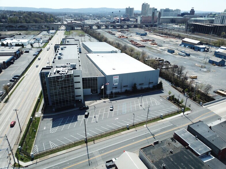 More Photos Of 1000 N Cameron St, Harrisburg Flex For Sale