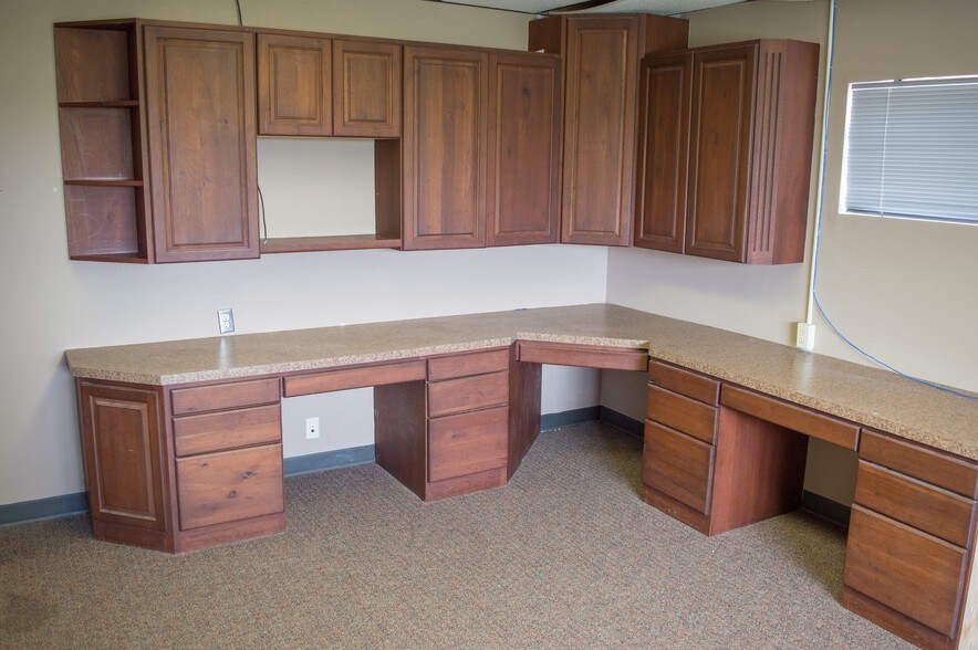 More Photos Of 2804 Arnold Ave, Salina Industrial For Lease