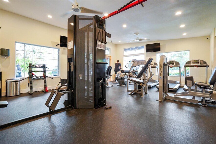 More Photos Of 171 Sunset Blvd, Cannon Beach Storefront Retail Residential For Sale