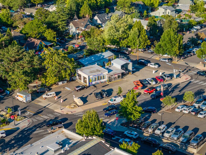 More Photos Of 75 Lithia Way, Ashland Service Station For Sale