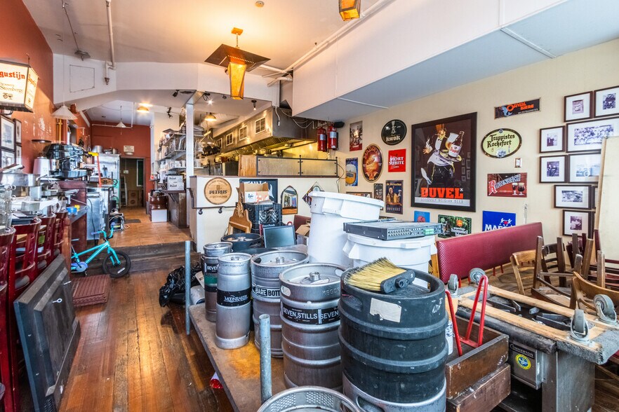 More Photos Of 800 Greenwich St, San Francisco Storefront Retail Residential For Lease