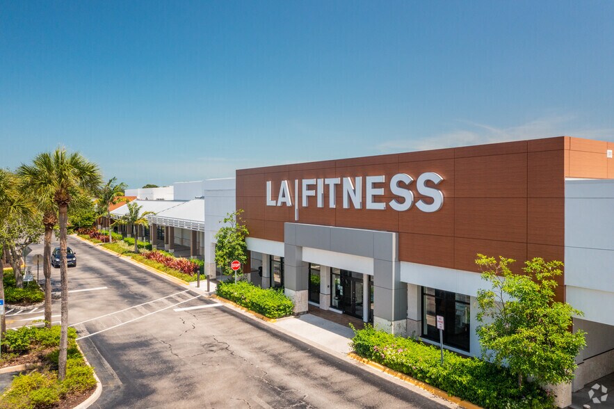 More Photos Of 871 Vanderbilt Beach Rd, Naples Storefront For Lease