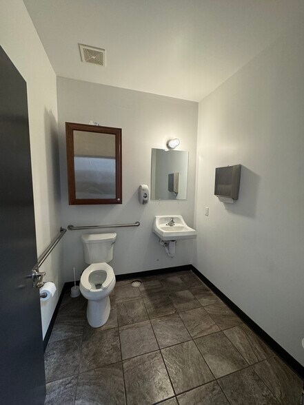 More Photos Of 12012 Roberts Rd, La Vista Warehouse For Sale