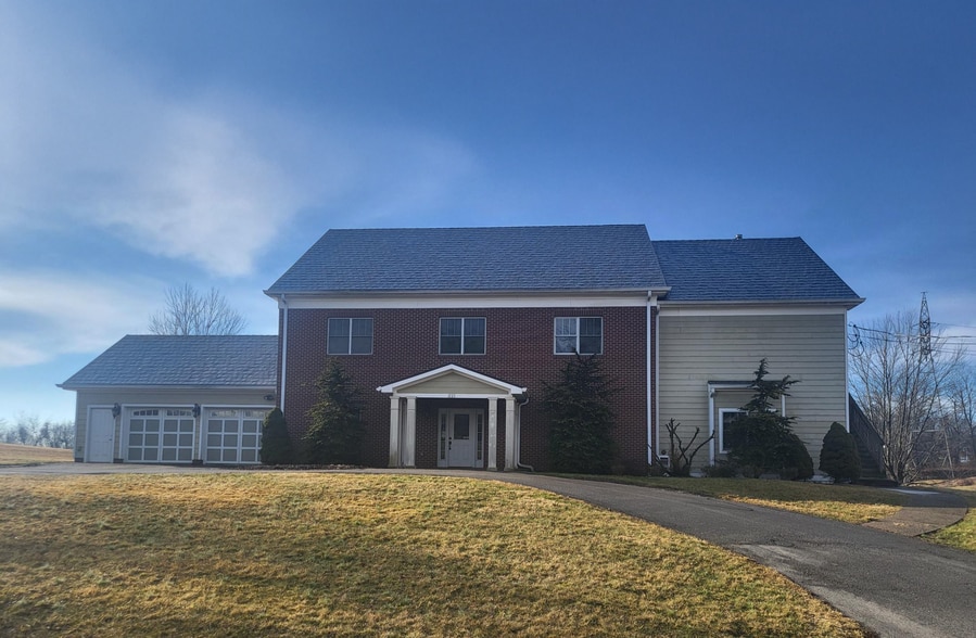 Primary Photo Of 221 Felician Dr, Moon Twp Apartments For Sale
