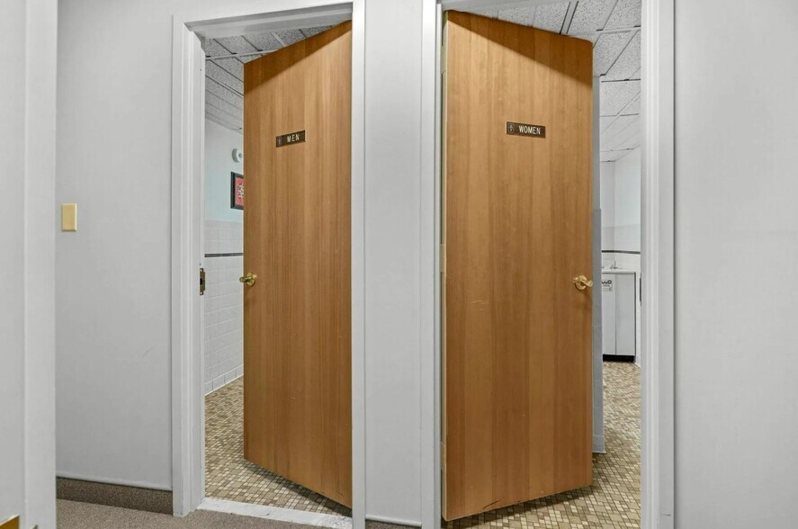 More Photos Of 41670 Courthouse Dr, Leonardtown Office For Sale