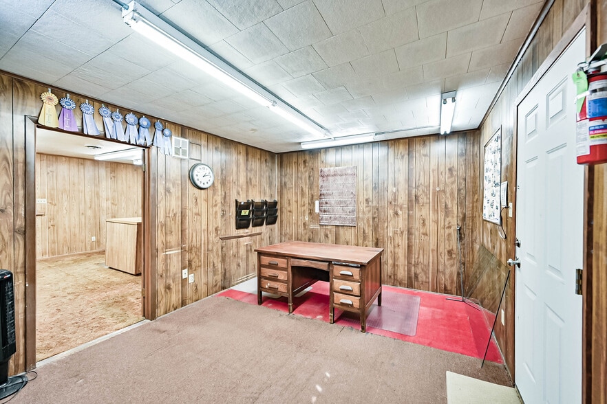 More Photos Of 600 W 13th Ave, Corsicana Flex For Sale