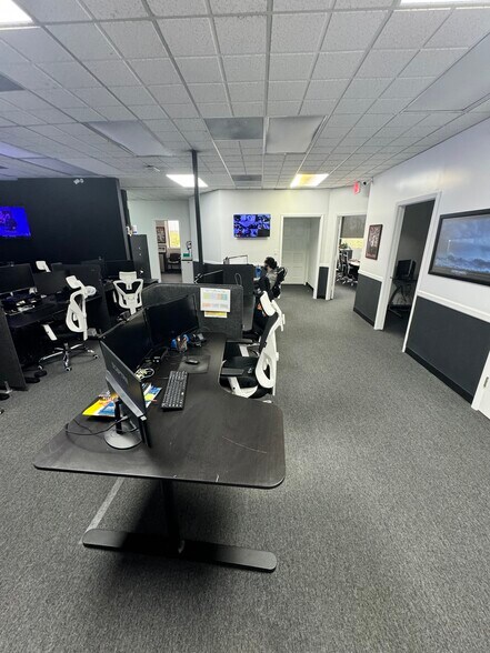 More Photos Of 14100 palmetto frontage Rd, Miami Lakes Office Residential For Sale