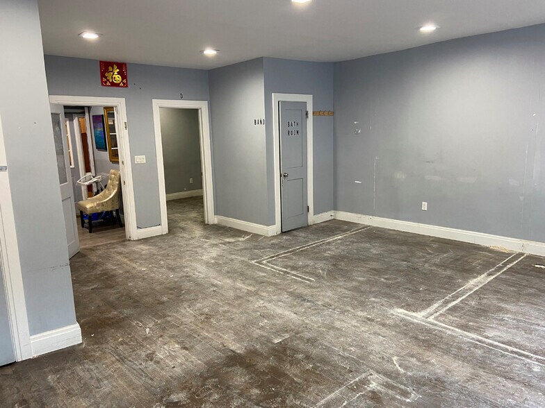 More Photos Of 82-10 Roosevelt Ave, Elmhurst General Retail For Sale