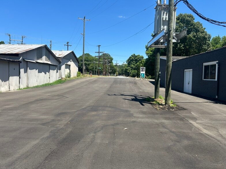 More Photos Of 300 Guthrie St, Graham Warehouse For Sale