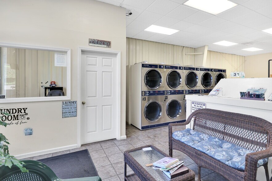 More Photos Of 1036 Anchorage Cir, Vansant Storefront For Sale