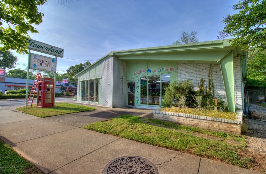 More Photos Of 823 Prince Ave, Athens Freestanding For Sale