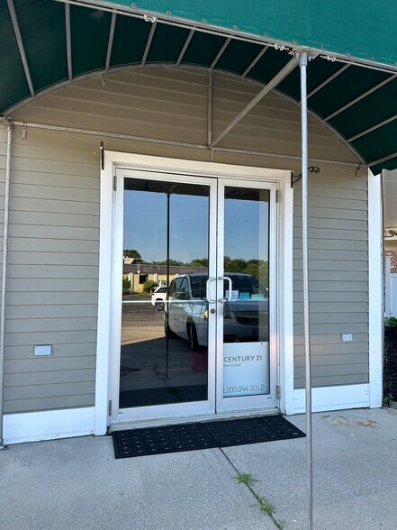 More Photos Of 194 Main St, Amesbury Restaurant For Sale