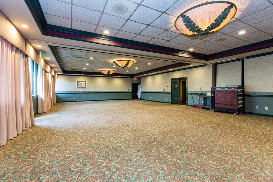 More Photos Of 150 Hegenberger Rd, Oakland Hotel For Sale