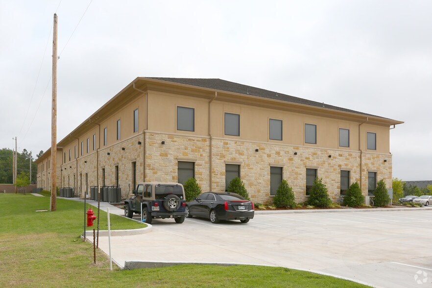 More Photos Of 225 Lilac Dr, Edmond Office For Lease