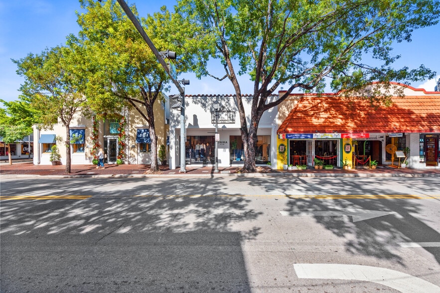 More Photos Of 3432 Main Hwy, Miami Storefront Retail Office For Lease