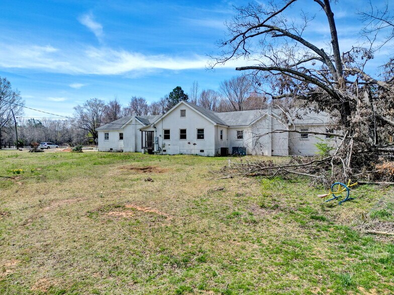 More Photos Of 12117 Highway 221, Woodruff Office For Sale