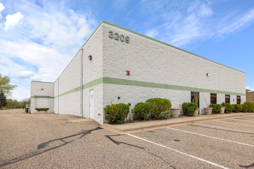 More Photos Of 3209 Terminal Dr, Eagan Warehouse For Sale