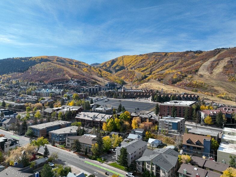 More Photos Of 1469 Woodside Ave, Park City Lodge Meeting Hall For Sale