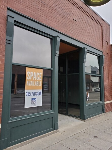 Primary Photo Of 1120 Moro St, Manhattan Storefront For Lease