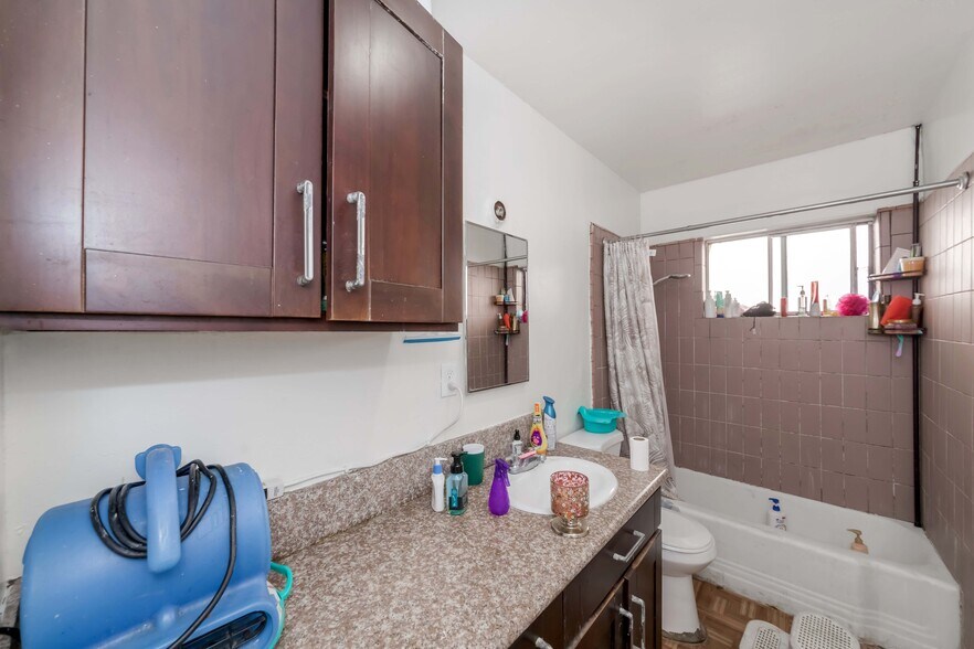 More Photos Of 310 E Wakefield Ave, Anaheim Apartments For Sale