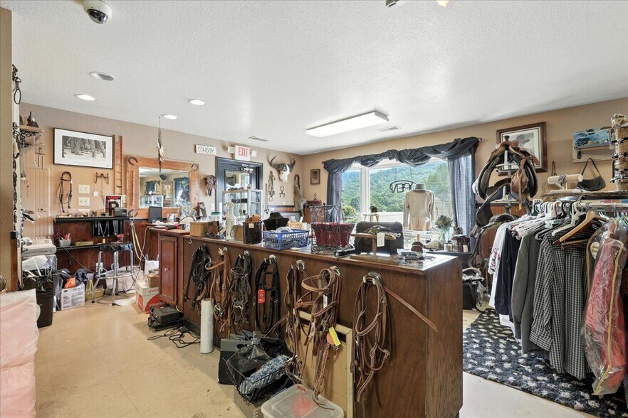 More Photos Of 2101 E Raccoon Valley Rd, Heiskell Garden Center For Sale