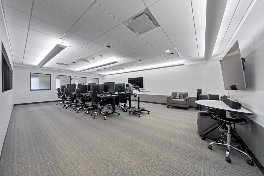 More Photos Of 7620 Guadalupe St, Austin Office For Lease