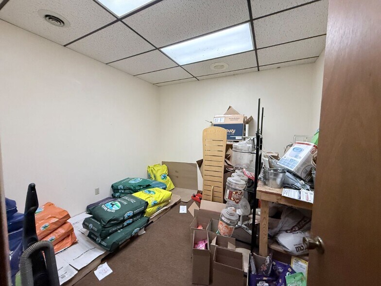 More Photos Of 125 N Main St, Marion Storefront Retail Residential For Sale