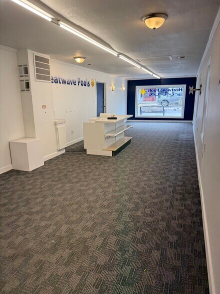 More Photos Of 10 W Franklin St, Bellbrook Storefront Retail Office For Lease