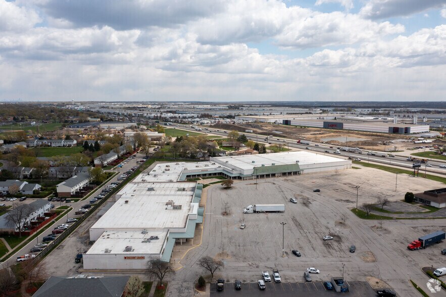 More Photos Of 350 S Bolingbrook Dr, Bolingbrook Unknown For Lease