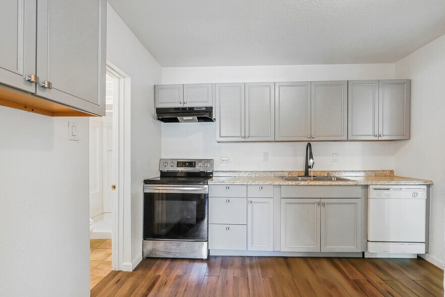 More Photos Of 303 Tin St, Henderson Office Residential For Sale
