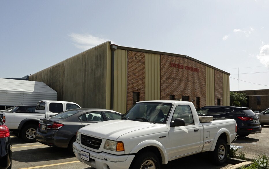 More Photos Of 4501 Zenith St, Metairie Service For Sale