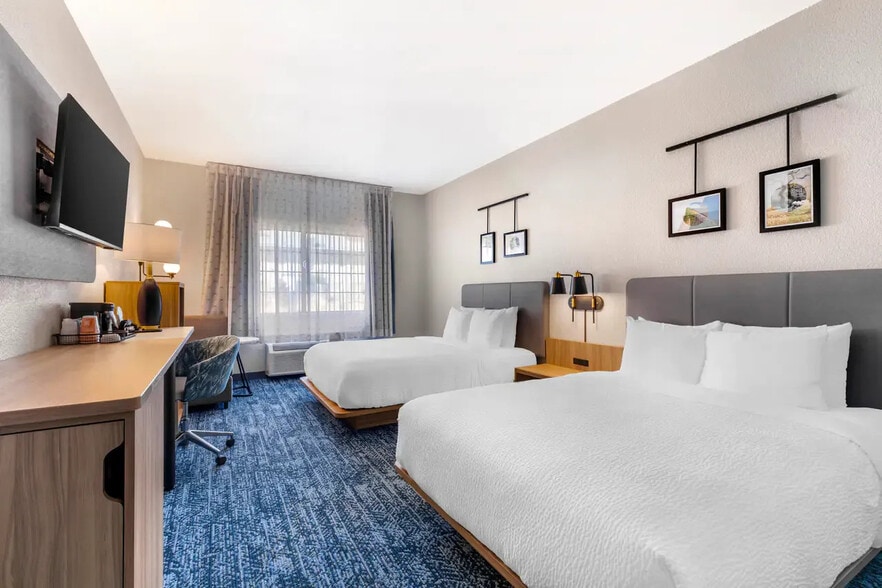 More Photos Of 1439 N Highway 67, Cedar Hill Hotel For Sale