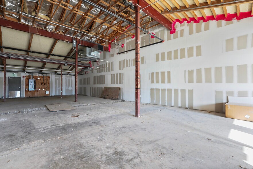 More Photos Of 925 Foxcroft Ave, Martinsburg Restaurant For Lease