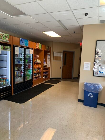 More Photos Of 1580 Mid Valley Dr, De Pere Office For Sale